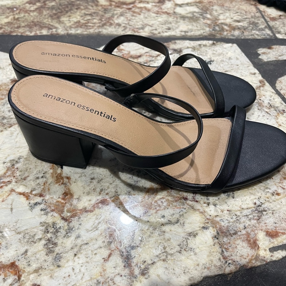Amazon Essentials Strap Heel